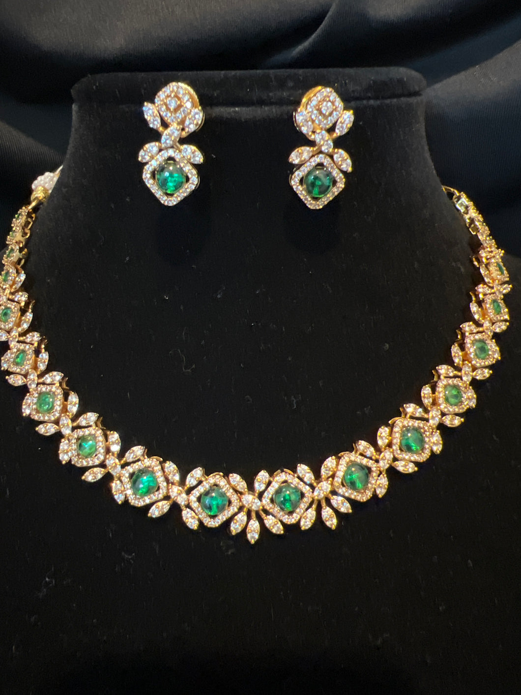 Matte Gold Finish Necklace - Green