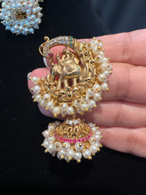 Load image into Gallery viewer, Antique Finish Earrings
