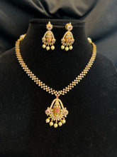 Load image into Gallery viewer, Matte Gold Finish Necklace